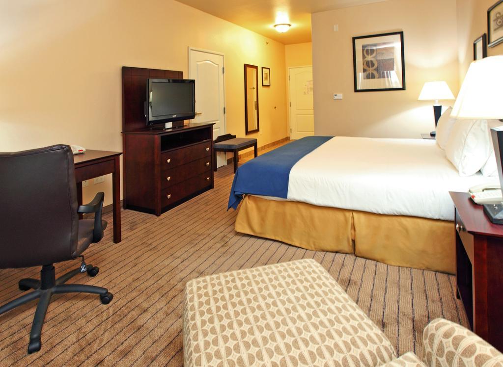 Holiday Inn Express Hotel & Suites Marshall By Ihg Szoba fotó