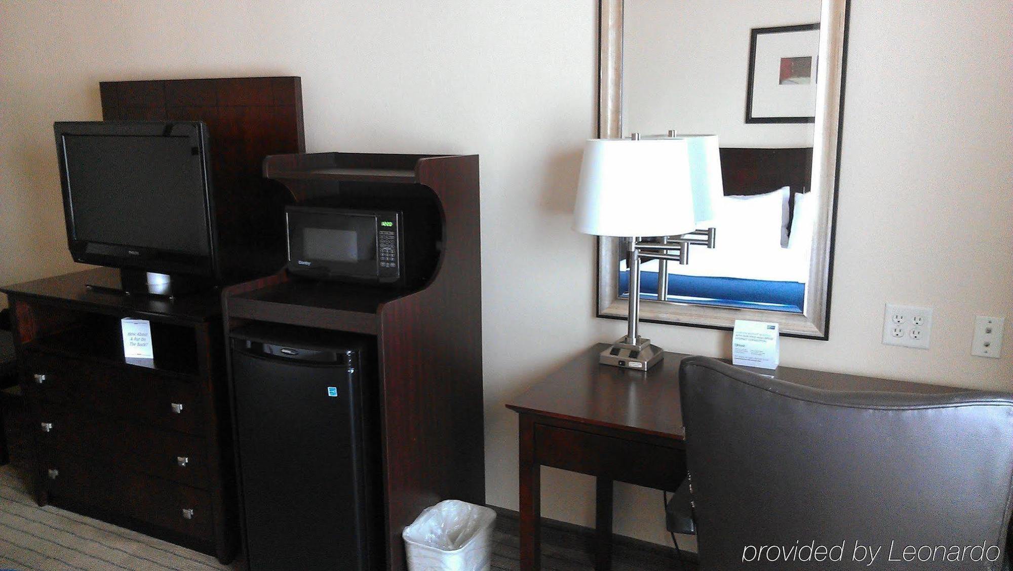 Holiday Inn Express Hotel & Suites Marshall By Ihg Kültér fotó